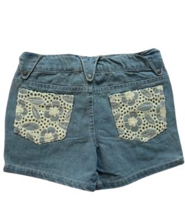 Korte spijkershort met bloemen voor meisjes. Verkrijgbaar in de maten: 2/98, 104/110, 116/122, 128/134, 140/146, 152/158, en 164/170.